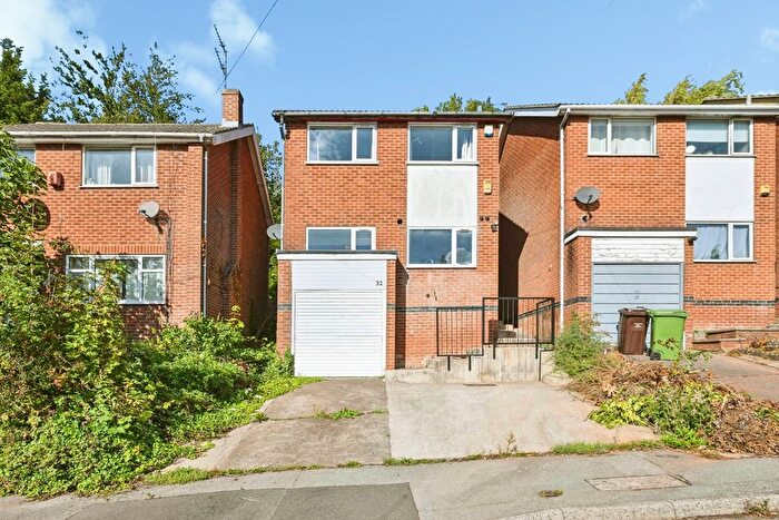 3 Bedroom Detached House For Sale In Dale Farm Avenue, Nottingham, Nottinghamshire, NG3