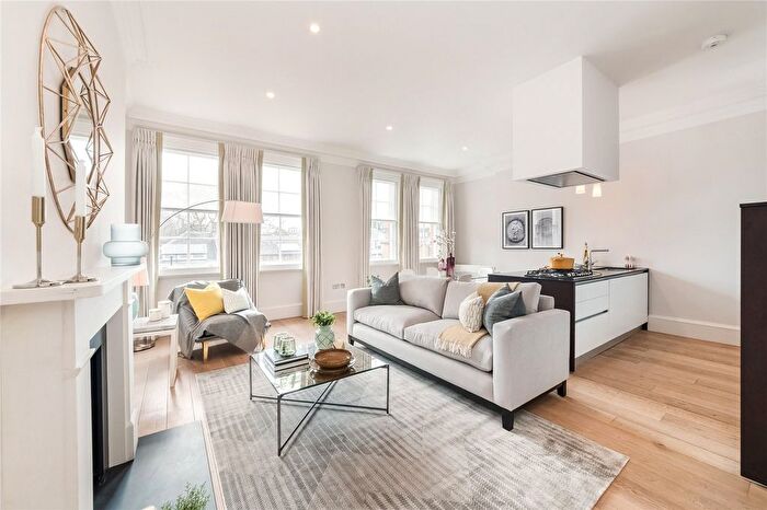 2 Bedroom Flat To Rent In Green Street, Mayfair, London, W1K