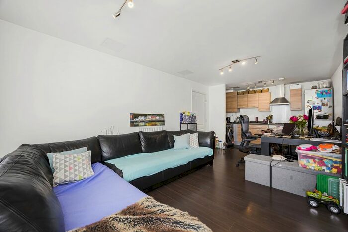 2 Bedroom Flat To Rent In Tarves Way, London, SE10