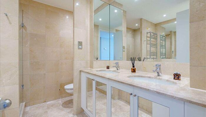 2 Bedroom Flat To Rent In Westferry Circus, London, E14