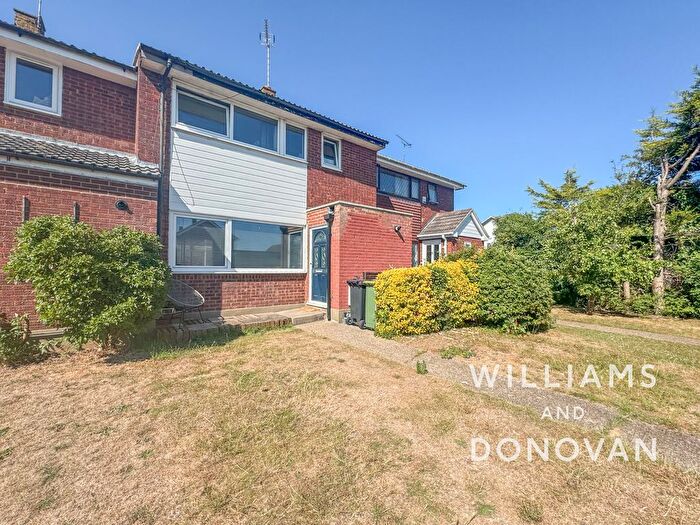 3 Bedroom Terraced House For Sale In Birch Close, Canewdon, Rochford, SS4