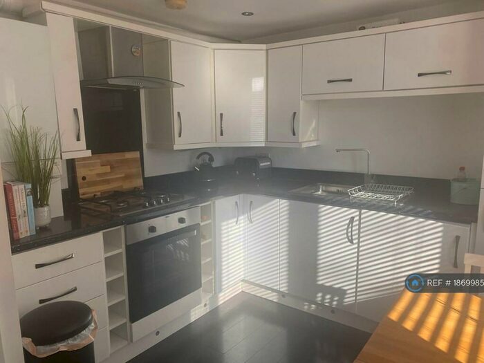 2 Bedroom Flat To Rent In Musters Road, West Bridgford, Nottingham, NG2