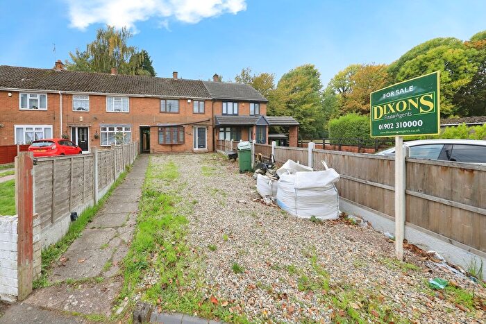 3 Bedroom Detached House For Sale In Glyn Avenue, Bilston, West Midlands, WV14