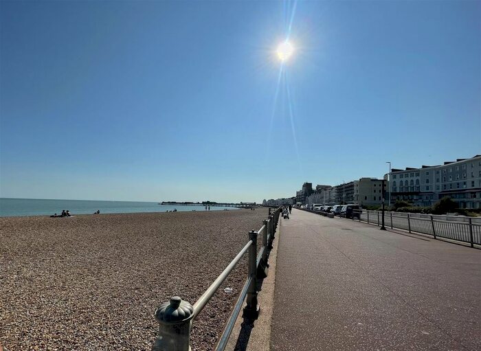 2 Bedroom Flat For Sale In Station Road, Hastings, TN34