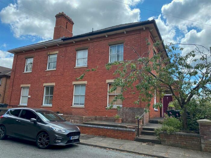 2 Bedroom Flat To Rent In Somers Road, Malvern, WR14