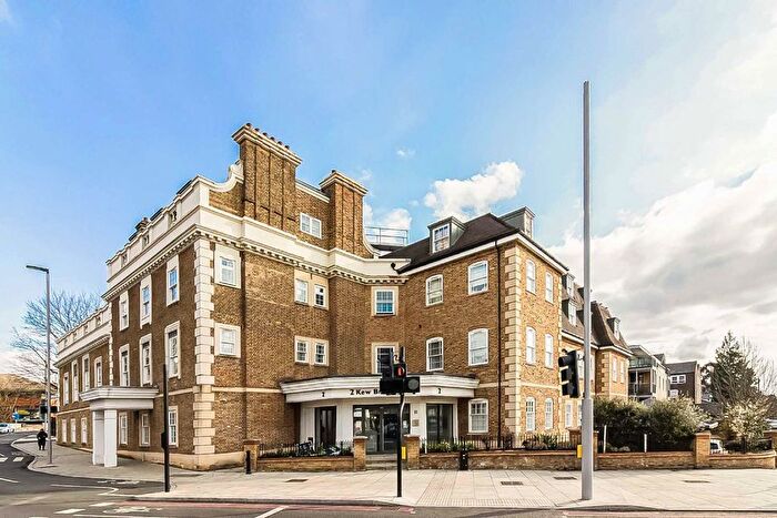 2 Bedroom Flat For Sale In Kew Bridge Road, Chiswick, TW8