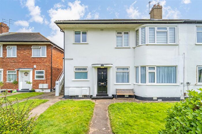 2 Bedroom Maisonette For Sale In Cavendish Avenue, Ealing, W13