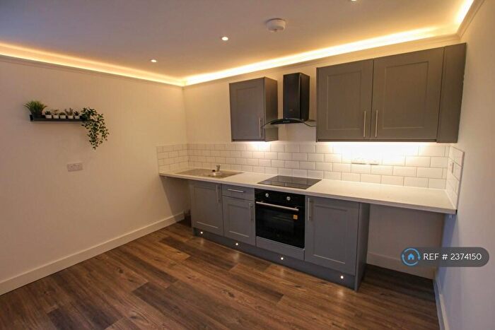 2 Bedroom Flat To Rent In Northenden Road, Sale, M33