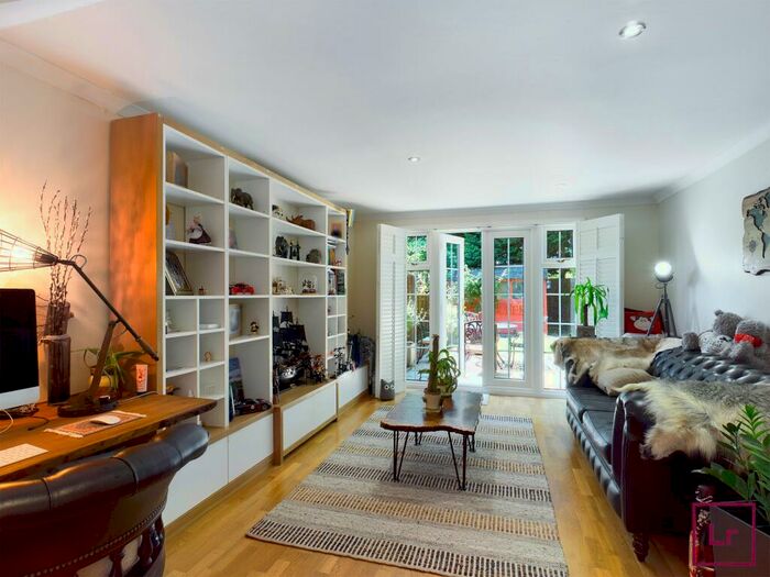 2 Bedroom Property To Rent In Widenham Close, Pinner, HA5