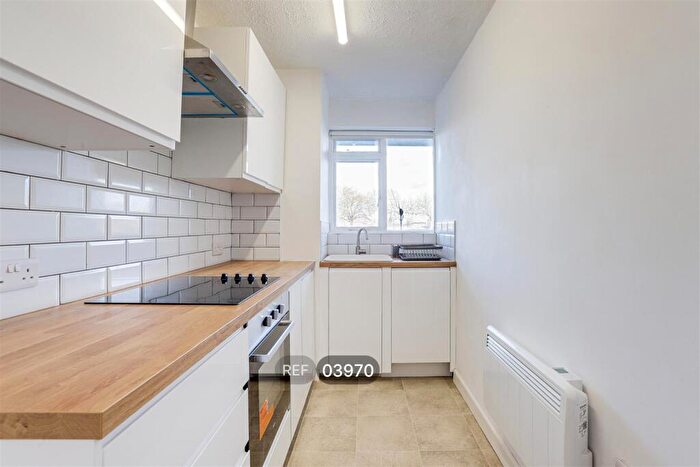 3 Bedroom Flat To Rent In Harvard House, Rivermead Wilford Lane, West Bridgford, NG2