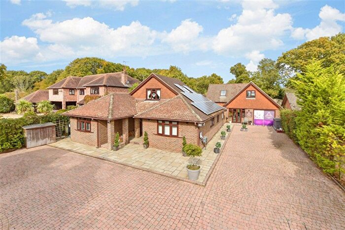 5 Bedroom Chalet For Sale In Bromley Green Road, Ruckinge, Ashford, Kent, TN26