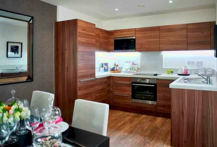 3 Bedroom Flat To Rent In Copenhagen Court, Pell Street, Surrey Quays, London, SE8