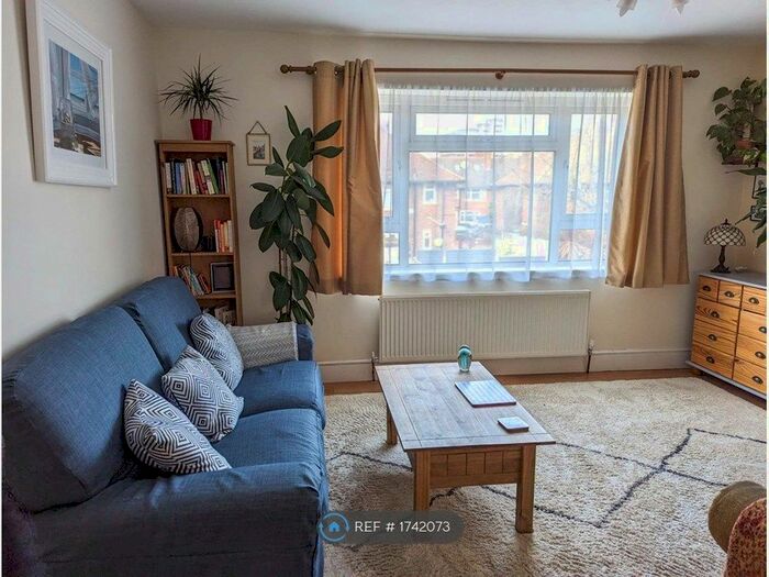 2 Bedroom Maisonette To Rent In Pollard Close, London, E16