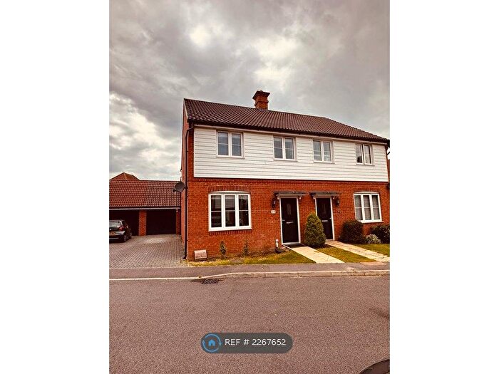 3 Bedroom Semi-Detached House To Rent In Millers Grove, Woodley, Reading, RG5