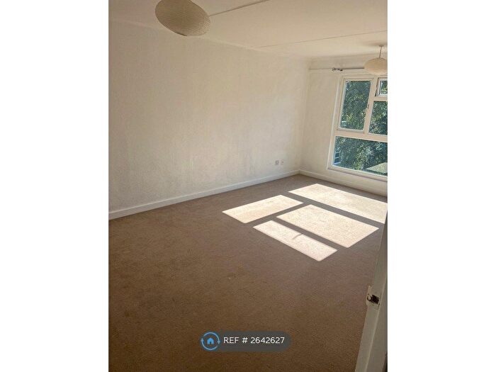 1 Bedroom Flat To Rent In Hornbeam Road, Buckhurst Hill, IG9