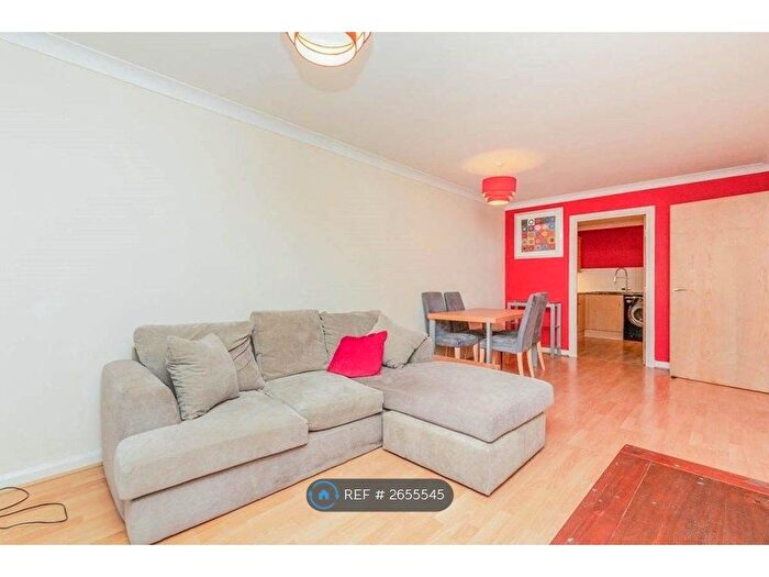 2 Bedroom Flat To Rent In Alencon Link, Basingstoke, RG21