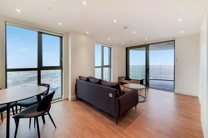 2 Bedroom Flat To Rent In Waldegrave Point, Green Street, London, NW10