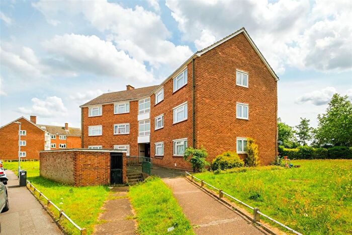 2 Bedroom Flat To Rent In Brading Crescent, London, E11