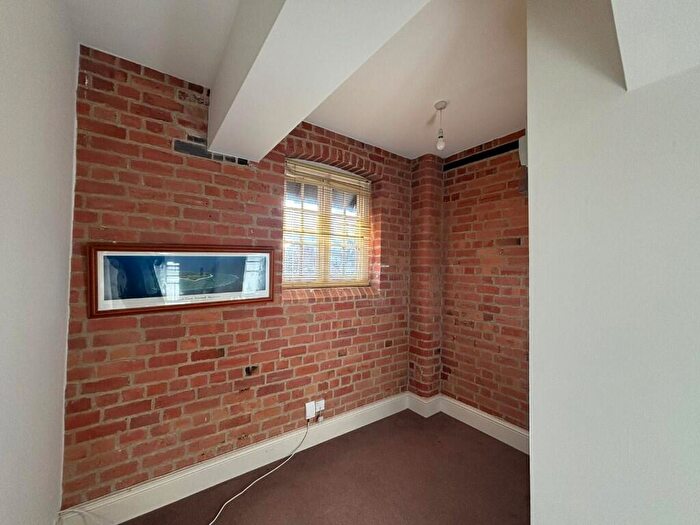 2 Bedroom Apartment To Rent In Sandpiper, Marhill Road, NG4