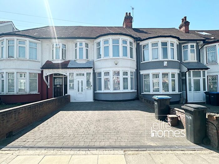 3 Bedroom Terraced House To Rent In Grenoble Gardens, Palmers Green, N13