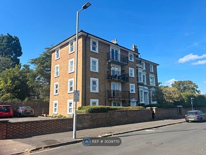 2 Bedroom Flat To Rent In Uxbridge Road, Kingston Upon Thames, KT1