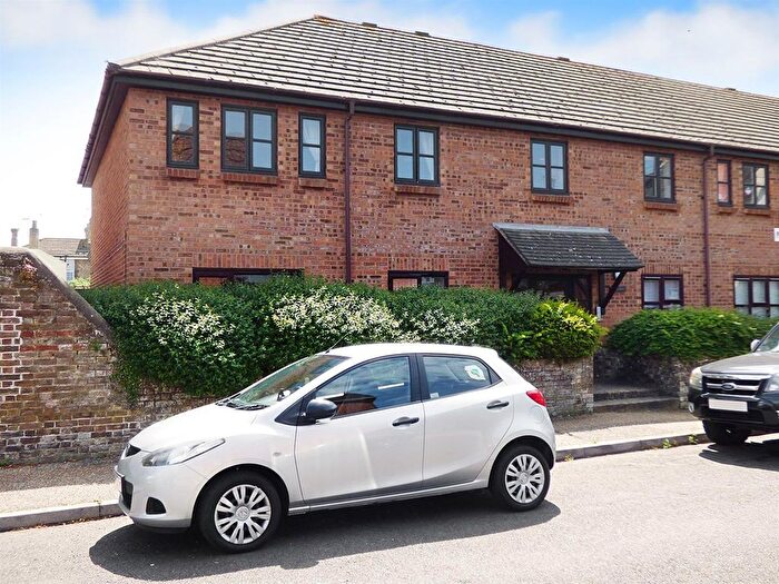 1 Bedroom Flat To Rent In Linden Road, Littlehampton, BN17