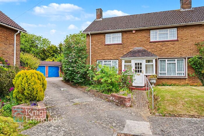 3 Bedroom Semi-Detached House For Sale In Wheatsheaf Close, Maidstone, ME15