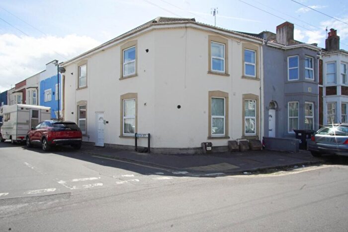 2 Bedroom House To Rent In Flat C, Chaplin House, BS5