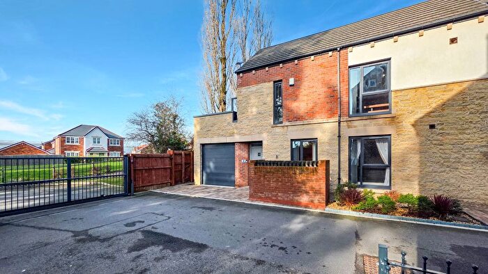 3 Bedroom Semi-detached House For Sale In Chaddock Hall Drive, Worsley, M28