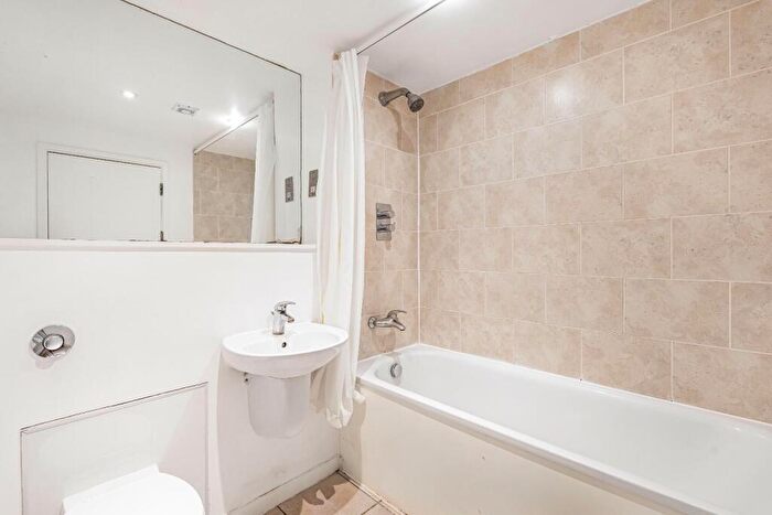 2 Bedroom Apartment To Rent In Camberwell Road, London, SE5