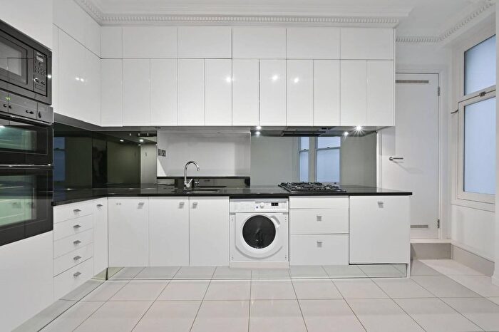 2 Bedroom Flat To Rent In Ridgmount Gardens, Bloomsbury, London, WC1E