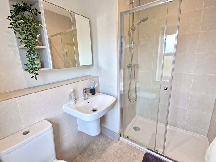 3 Bedroom Terraced House For Sale In Clifton Close, Bicester, OX26