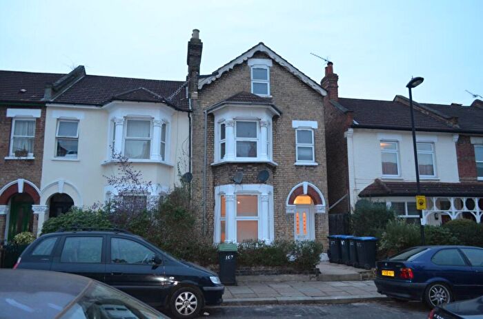 3 Bedroom Flat To Rent In Marlborough Road, Wood Green, N22