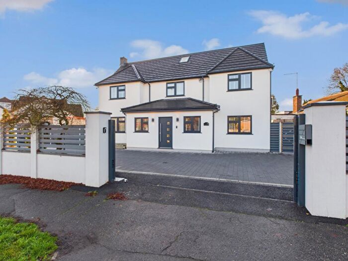 4 Bedroom Detached House For Sale In Lumbertubs Lane, Northampton, NN3