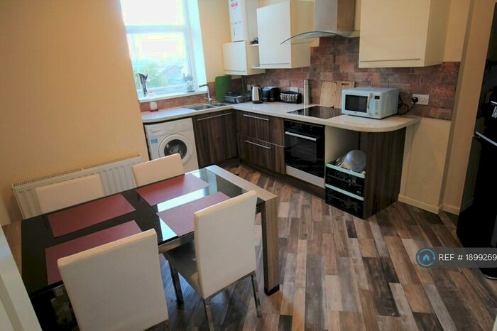 2 Bedroom Flat To Rent In Whalley Road, Clayton Le Moors, BB5