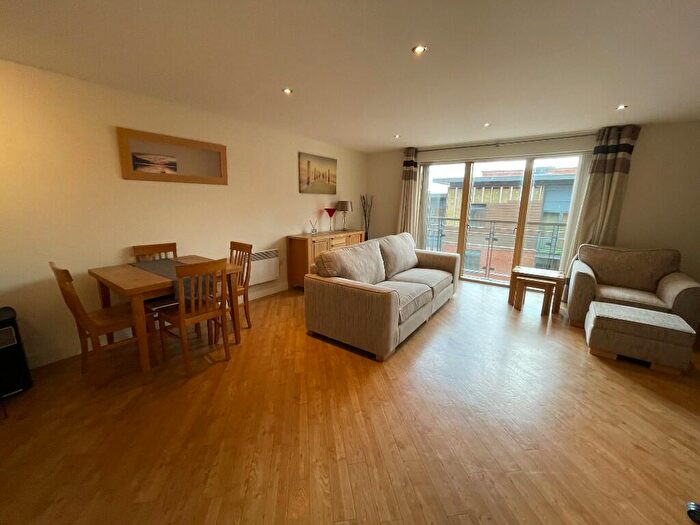 1 Bedroom Apartment To Rent In Canal Wharf, Waterfront Walk, B1