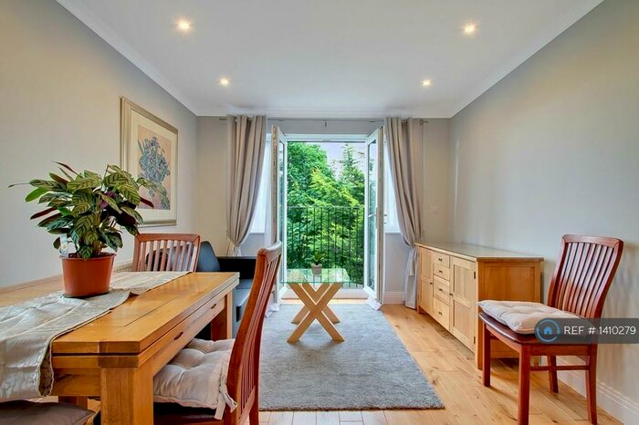 2 Bedroom Flat To Rent In Rail Lodge, Northwood, HA6