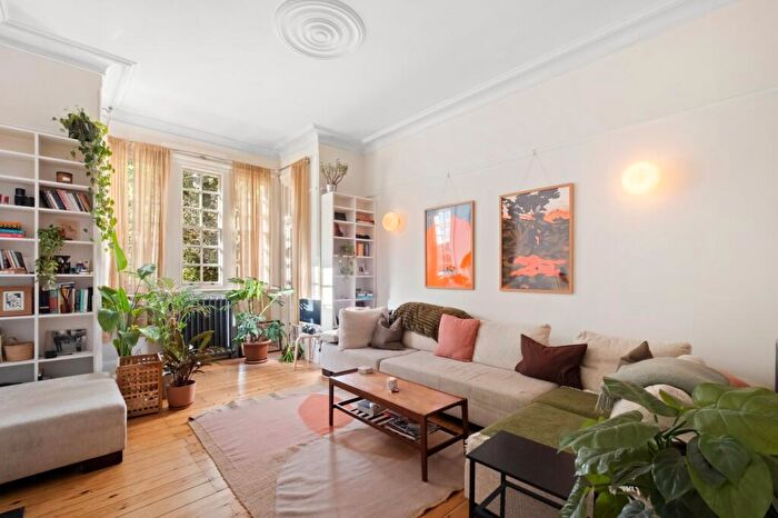 2 Bedroom Maisonette To Rent In Vartry Road, Islington, N15