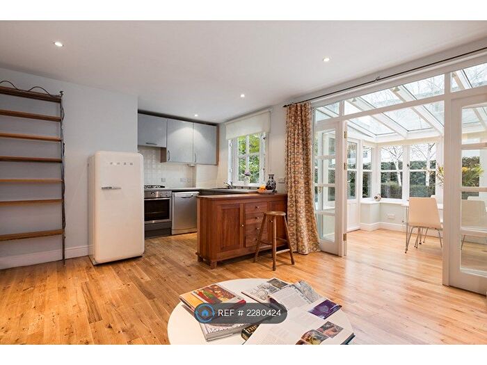 1 Bedroom Flat To Rent In Langley Lane, London, SW8