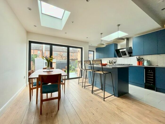 3 Bedroom Flat To Rent In Mafeking Road Bg, London, N17