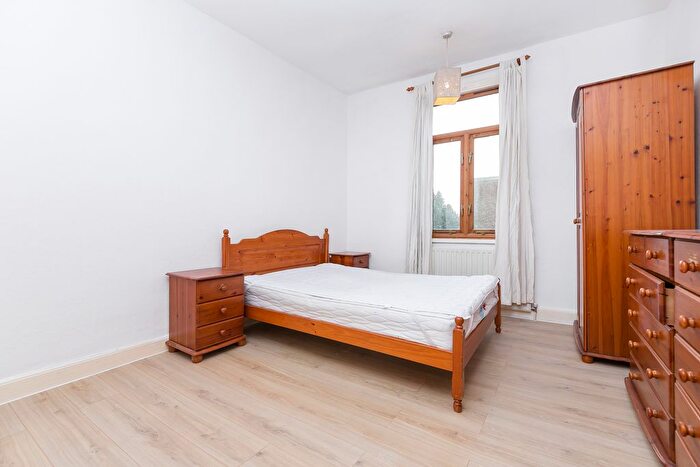 1 Bedroom Flat To Rent In Wormholt Road, London, W12