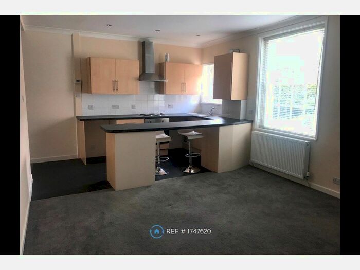 2 Bedroom Flat To Rent In High Street, Rochester, ME1
