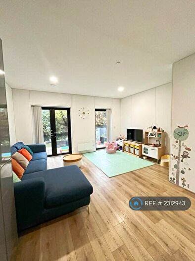 4 Bedroom Terraced House To Rent In South Loop Park, Birmingham, B16