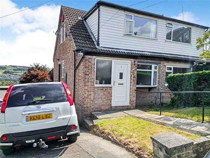 3 Bedroom Semi-Detached House For Sale In The Chase, Keighley, West Yorkshire, BD20