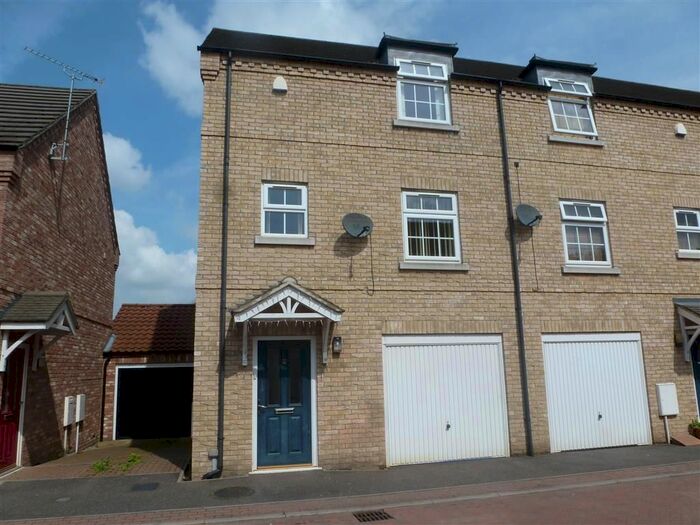 3 Bedroom Town House To Rent In Steeple View, Wisbech, PE13