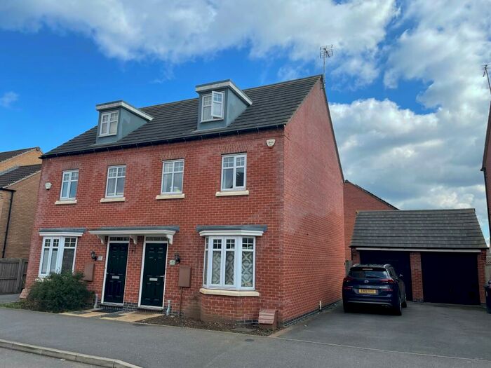 3 Bedroom Semi-Detached House To Rent In Latin Grove, Hucknall, NG15