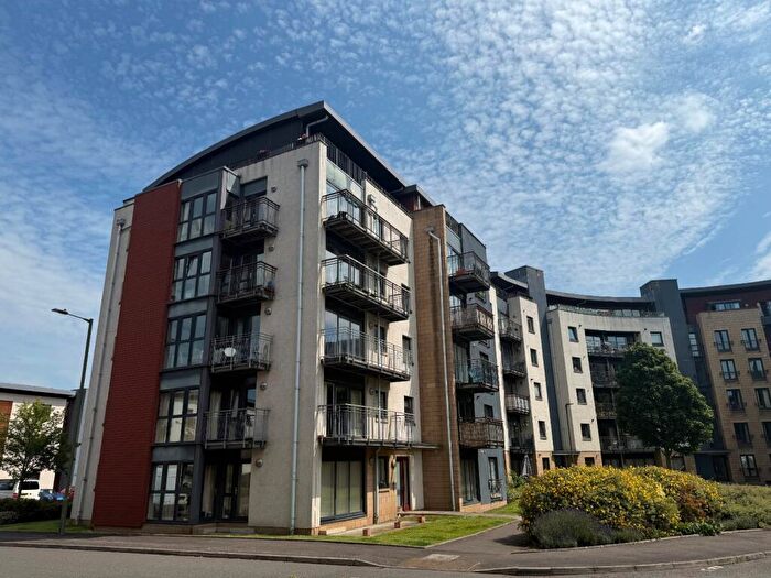 3 Bedroom Flat To Rent In East Pilton Farm Crescent, Edinburgh, Midlothian, EH5