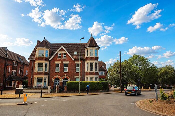 1 Bedroom Apartment For Sale In Park Avenue, Bedford, Bedfordshire, MK40