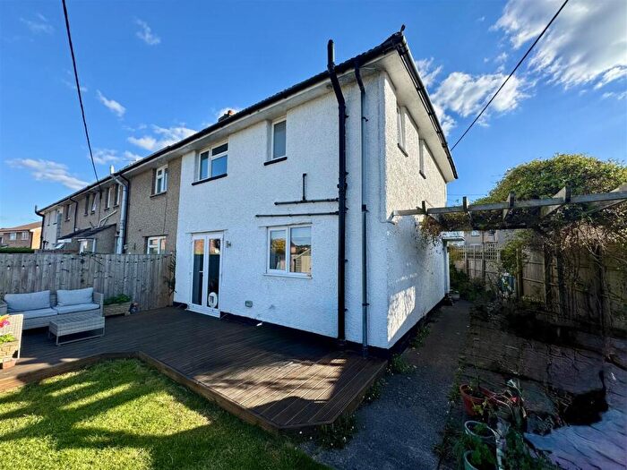 3 Bedroom End Of Terrace House For Sale In North Grove, Pill, BS20