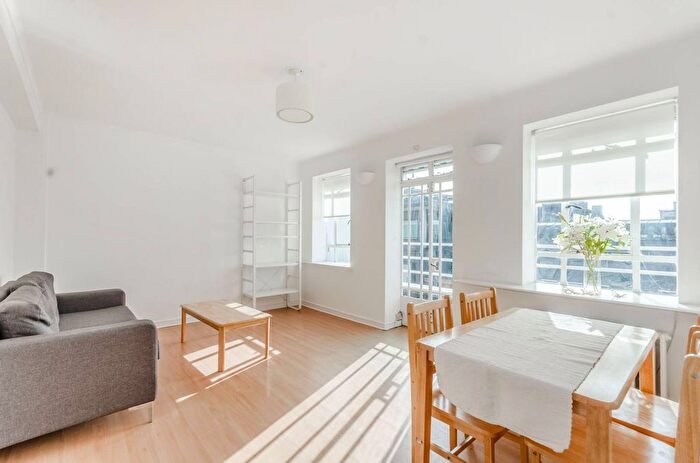 2 Bedroom Flat To Rent In University Street, Bloomsbury, London, WC1E